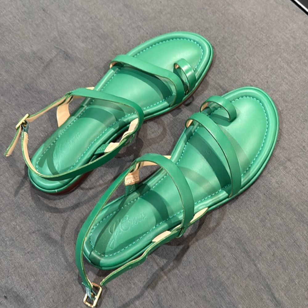 Beautiful green color, never worn outside of house